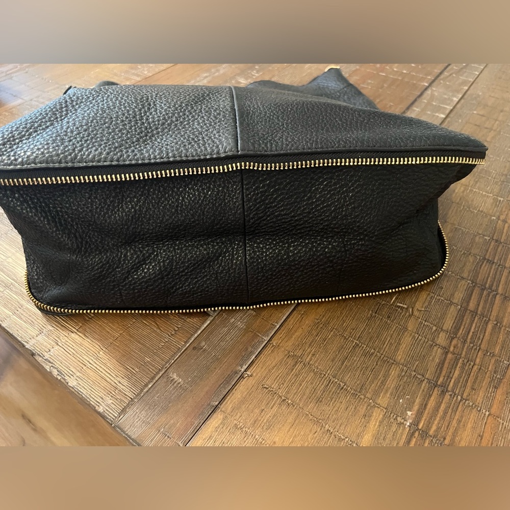 Black Medium tote with shoulder strap